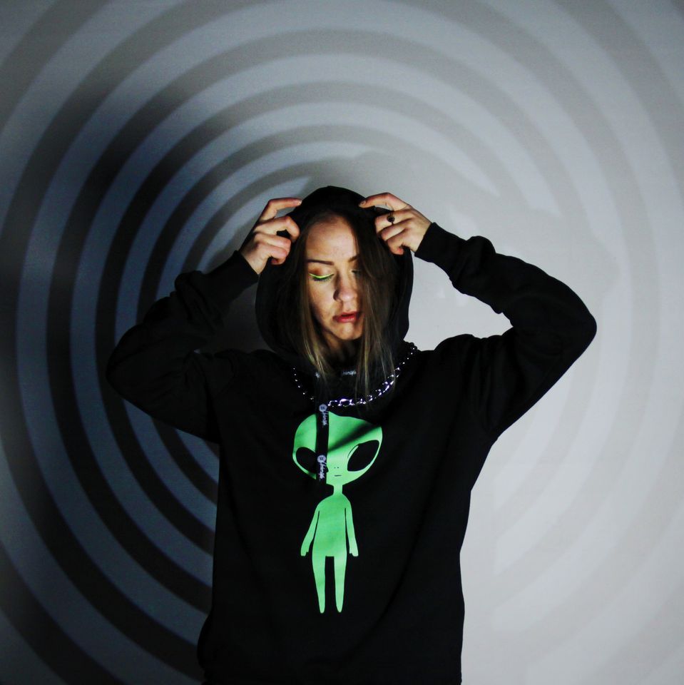 Džemperis su kapišonu, kelių spalvų “Alien Invasion” 1 džemperis su kapišonu, kelių spalvų “alien invasion”