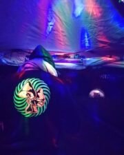 Džemperis su šilkografijos spauda, šviečiantis prie UV lempų „#KurGrybų“ - Image 6