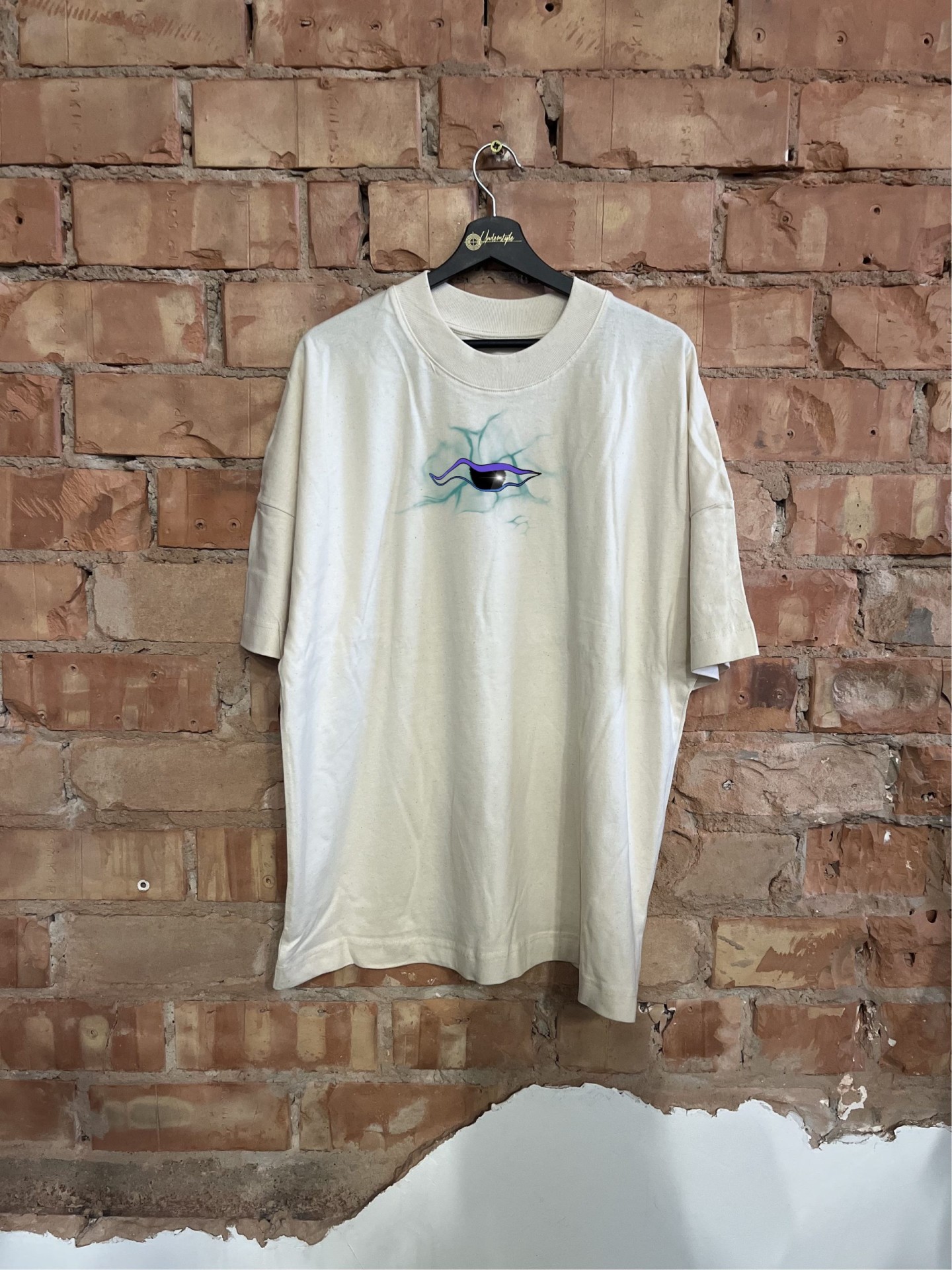 Oversized marškinėliai su spauda „Mirkt“ 1 oversized marškinėliai su spauda „mirkt“