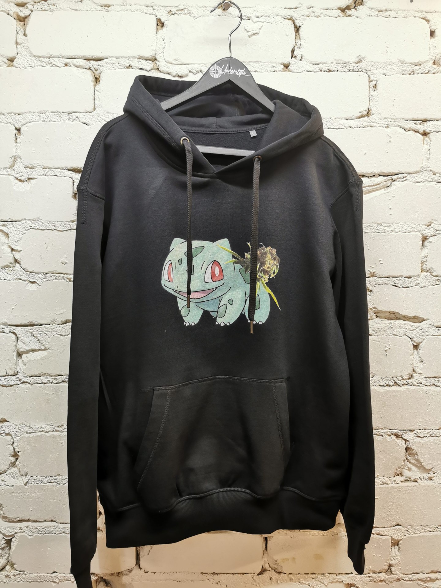 Džemperis su kapišonu “GandzaMauras” 1 džemperis su kapišonu “gandzamauras”